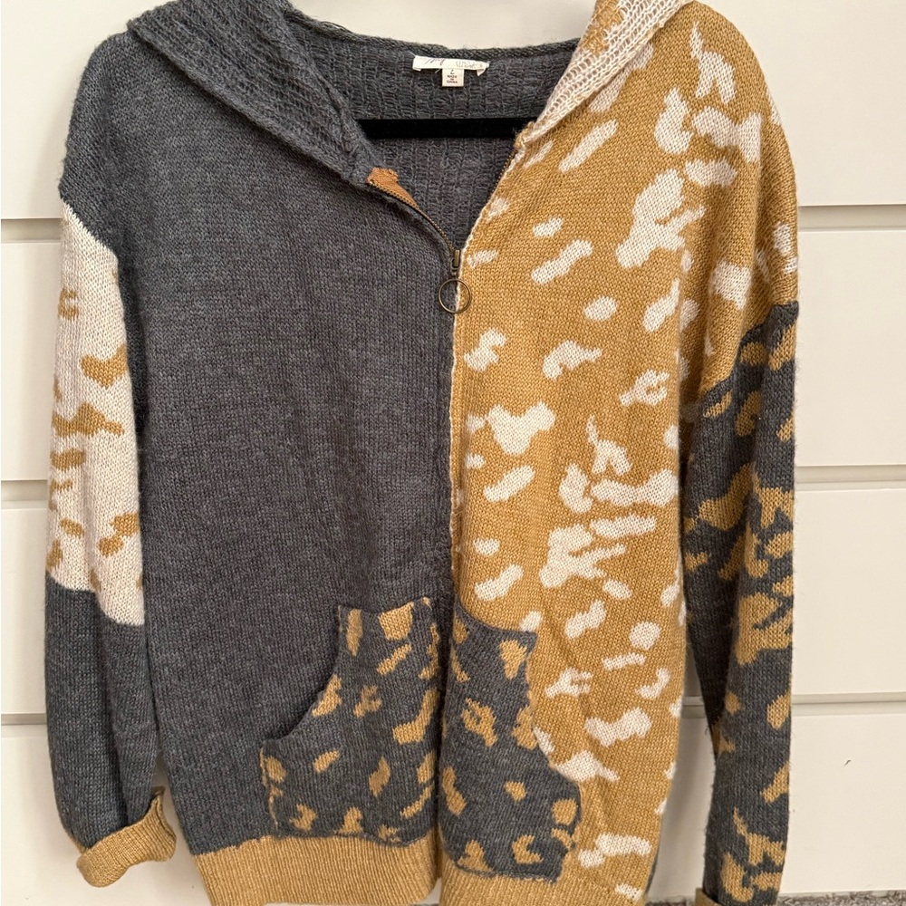 Mystree Gray and Gold Patterned Cardigan